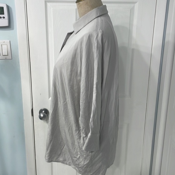 COS

Oversize-Shirt Blouse with Batwing Sleeves - Picture 5 of 9
